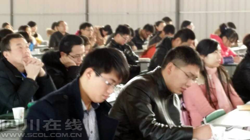 宜宾学院教授为基层新闻工作者“充电”(图3)