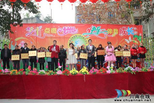 泸县太伏:学校艺术节展师生风采(图1) 泸县太伏:学校艺术节展师生风采(图1)