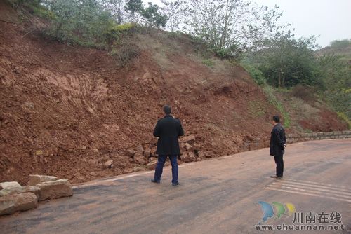 华阳街道：高度重视校园安全(图2)