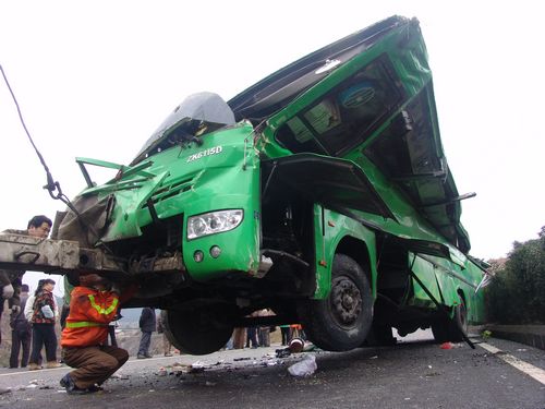 7年夺命108条&nbsp;今年泸州大客车绕开贵州路(图)(图1)