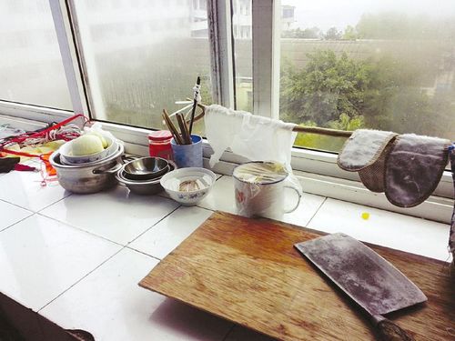 有儿难依靠&nbsp;90岁老两口“蜗居”医院(图1)