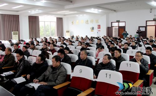泸州市教育局长为基层学校干部讲课(图2)