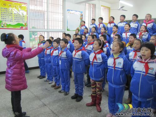 威远县实验小学：歌唱祖国迎新年(图1)
