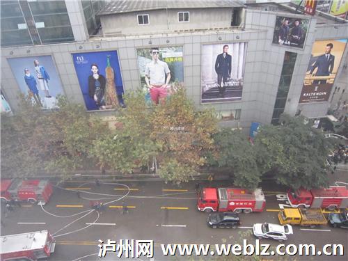 泸州摩尔玛商场爆燃事故现场处置基本结束(图3)