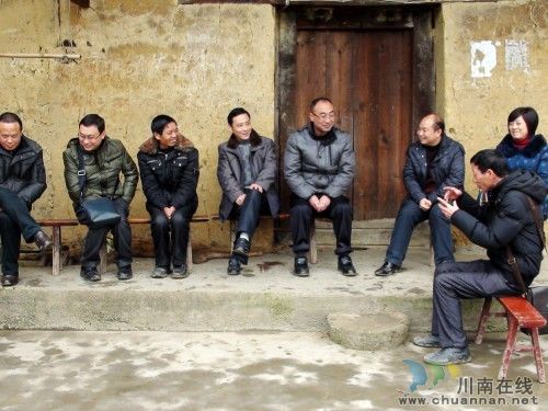 古蔺县委常委、常务副县长吴极率队深入石屏乡检查安全与送温暖工作(图3)