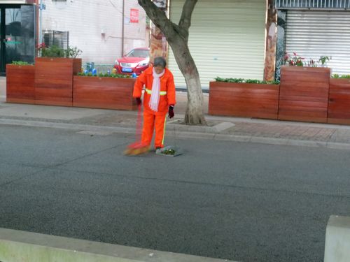 关注泸州最美滨江路上那道“伤痕”（图）(图2)