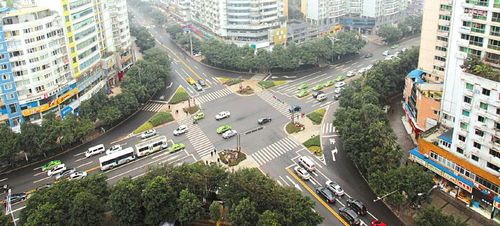 自贡人大"面对面"督办缓堵"&nbsp;"数红绿灯"找原因(图2)