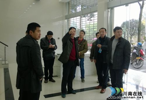 泸县副县长杜作文督查农村产权交易工作(图1)