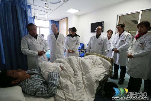 泸医中医院救治“摩尔商城爆炸事故”伤员(图3) 泸医中医院救治“摩尔商城爆炸事故”伤员(图3)