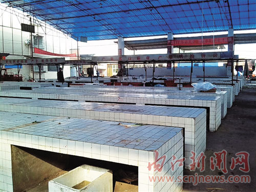 不满老板涨价 九成商贩搬出内江三湾农贸市场(图1) 不满老板涨价 九成商贩搬出内江三湾农贸市场(图1)