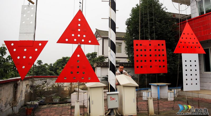 泸州：为船只看清航向&nbsp;他们坚守在长江航道上(图3)