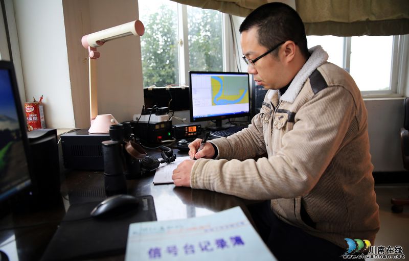 泸州：为船只看清航向&nbsp;他们坚守在长江航道上(图9)