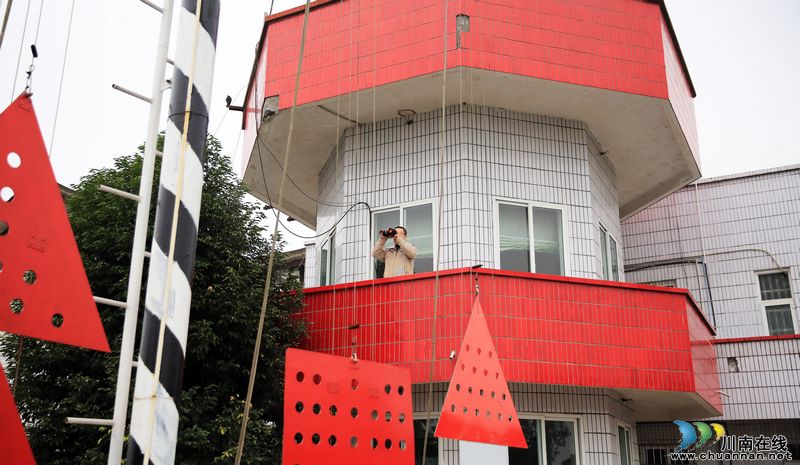 泸州：为船只看清航向&nbsp;他们坚守在长江航道上(图8)