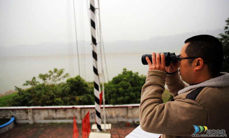 泸州：为船只看清航向&nbsp;他们坚守在长江航道上(图7)