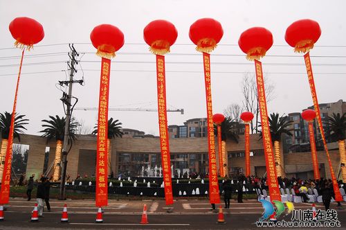 泸州一楼盘开盘茅台酒“土豪筵”招待百桌业主(图7)