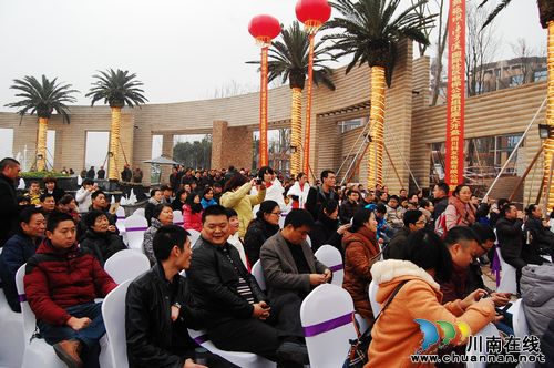 泸州一楼盘开盘茅台酒“土豪筵”招待百桌业主(图5)