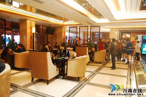 泸州一楼盘开盘茅台酒“土豪筵”招待百桌业主(图8)