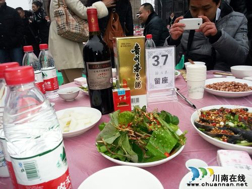 泸州一楼盘开盘茅台酒“土豪筵”招待百桌业主(图10)