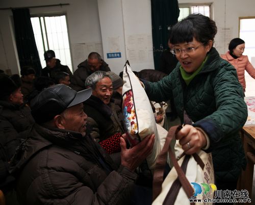 龙马潭区集中开展“走基层”活动(图1)