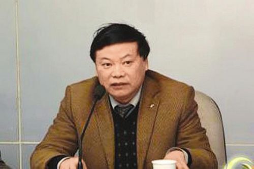 原四川理工学院院长曾黄麟受审:366万全交妻子(图1)