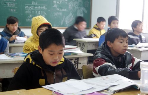 关注自贡36中学生群像：被诱惑迷失的青春(图3)