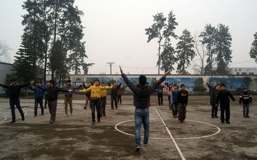 关注自贡36中学生群像：被诱惑迷失的青春(图6)