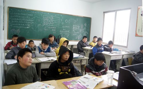 关注自贡36中学生群像：被诱惑迷失的青春(图5)