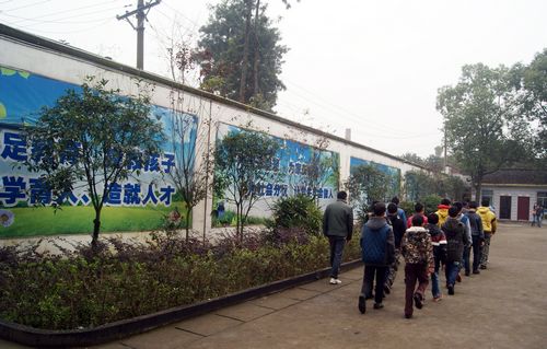 关注自贡36中学生群像：被诱惑迷失的青春(图8)