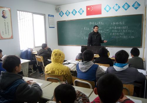 关注自贡36中学生群像：被诱惑迷失的青春(图9)