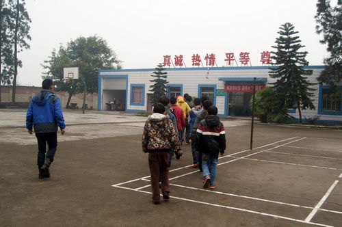 关注自贡36中学生群像：被诱惑迷失的青春(图17)