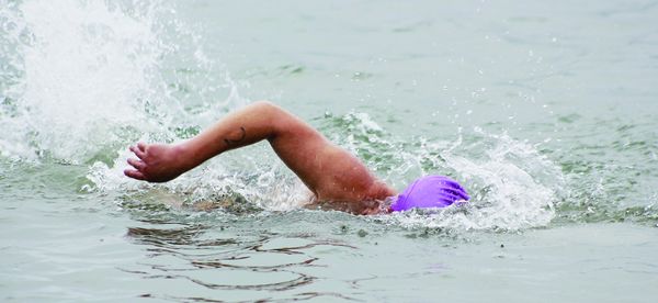 冬泳日&nbsp;泸州上千健儿合江挑战长江（组图）(图7)