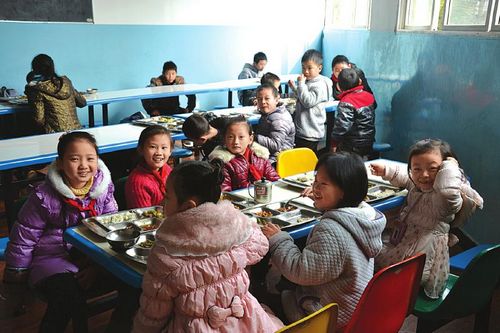 泸州:学生托管变"脱管" 管理办法迟迟没出台(图1) 泸州:学生托管变"脱管" 管理办法迟迟没出台(图1)