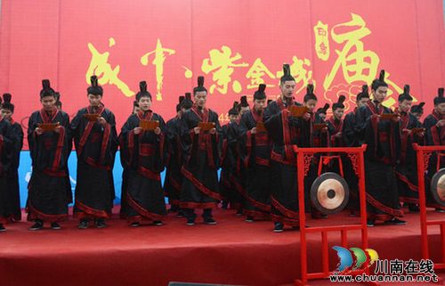 宜宾：紫金城庙会有"看头"&nbsp;演绎"汉典"玩穿越(图1)