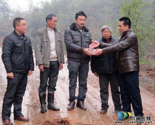 大渡口镇:扶贫开发促发展(图2) 大渡口镇:扶贫开发促发展(图2)