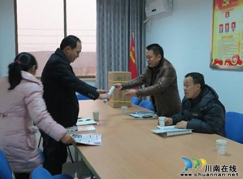 泸州纳溪区计生协服务走进工业园区(图1) 泸州纳溪区计生协服务走进工业园区(图1)