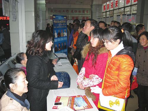 泸州举办专场招聘会&nbsp;帮失业员工找回“饭碗”(图1)