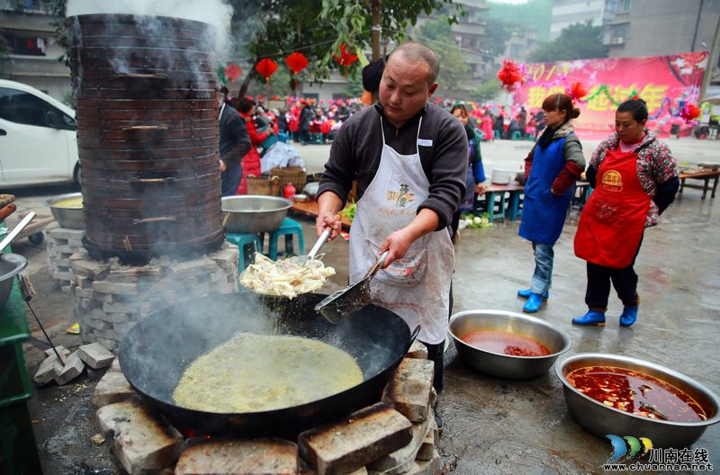 泸州:社区坝坝宴迎新年(图5) 泸州:社区坝坝宴迎新年(图5)