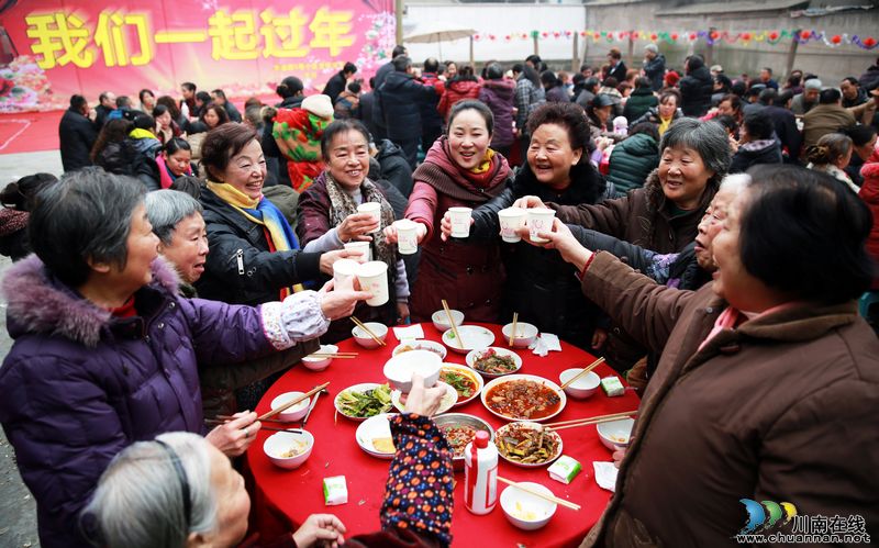 泸州:社区坝坝宴迎新年(图7) 泸州:社区坝坝宴迎新年(图7)