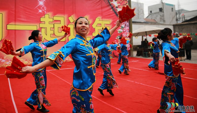 泸州:社区坝坝宴迎新年(图10) 泸州:社区坝坝宴迎新年(图10)