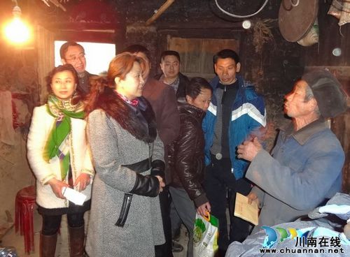 泸州:市领导走基层 温暖送到寨和村(图2) 泸州:市领导走基层 温暖送到寨和村(图2)