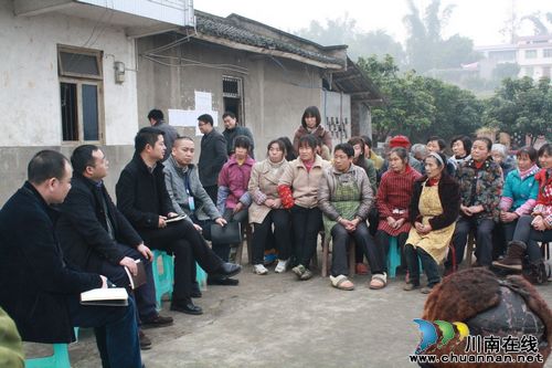 廖俊到海潮镇组织开展“走基层”活动(图1)