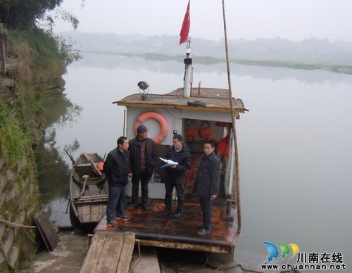 海潮镇：坚守元旦&nbsp;联合检查保平安(图1)