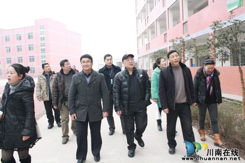 泸县检查组到海潮验收“乡村学校少年宫”创建工作(图1)