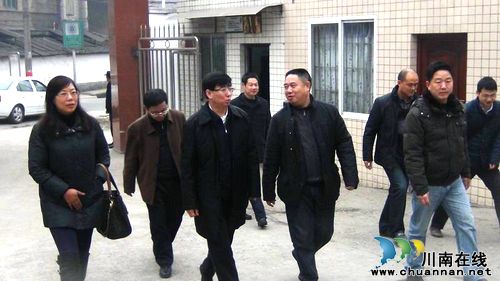 省厅领导“走基层” 慰问泸州乡村教师(图1) 省厅领导“走基层” 慰问泸州乡村教师(图1)