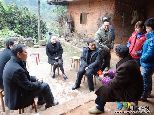 合江县国土资源局：切实开展走基层&nbsp;深入帮扶暖民心(图1)