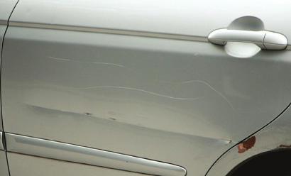 自贡七旬老太划车被逮&nbsp;问及原因竟称"撞鬼了"(图1)