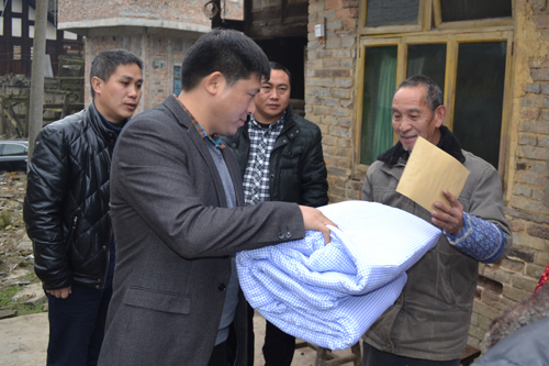 叙永县副县长陈善明赴麻城乡开展走基层慰问活动(图3)