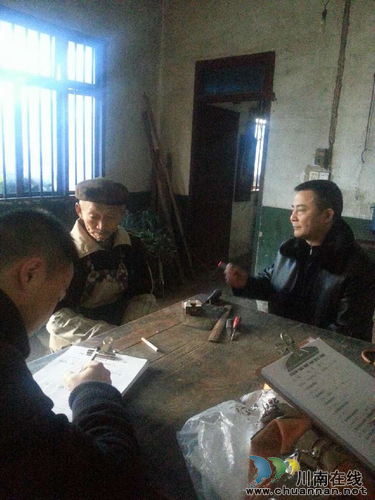 泸县医保局到联系村开展“走基层”活动(图1)