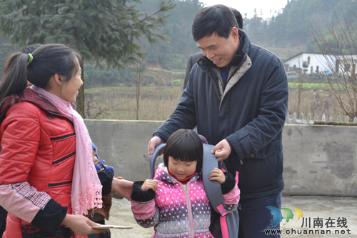 省文化厅副厅长王志平赴叙永县麻城乡开展送温暖慰问活动(图2)