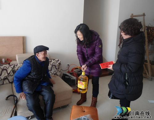 张坝：节前慰问困难党员暖民心(图1)